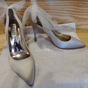 Badgley Mischka Elegant Cream Heels